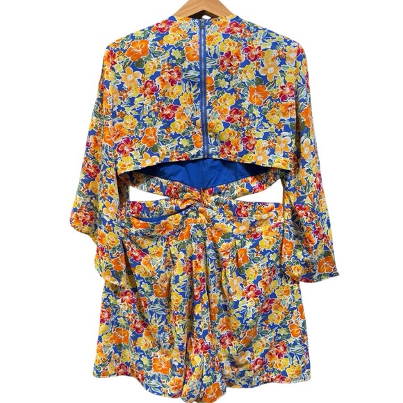 PINK LILY Mini Cut-out Romper Woven Ring Accent Large - Picture 2 of 7